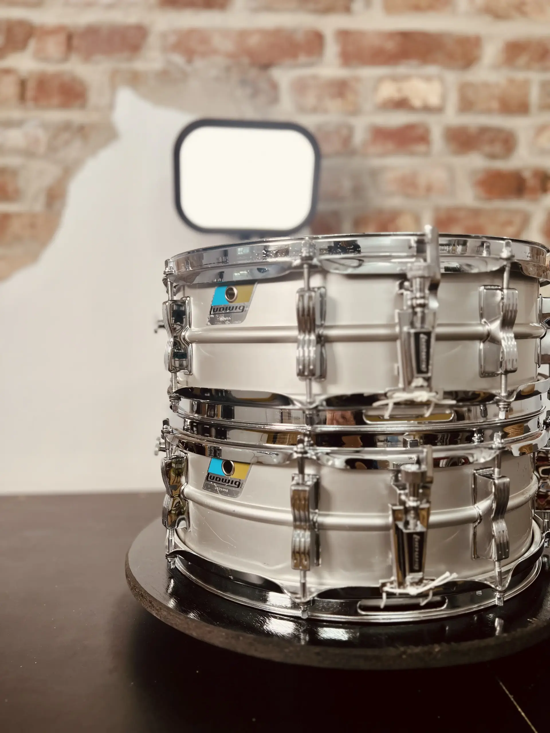 Mehr über den Artikel erfahren The Timeless Simplicity of the Ludwig Acrolite LM-404