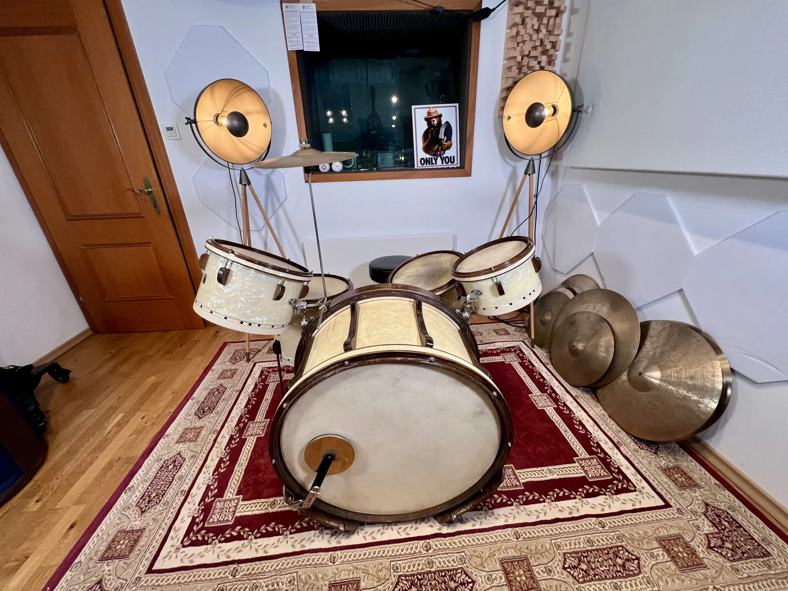 Mehr über den Artikel erfahren LEEDY Dreadnaught – Leedy’s Wooden Warrior of World War II